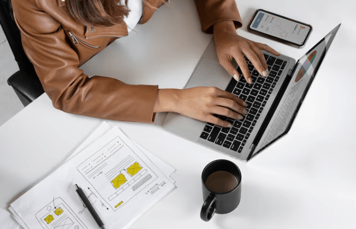 Quản lý và cập nhật nội dung website gồm bài viết, hình ảnh, sản phẩm và thông tin dịch vụ